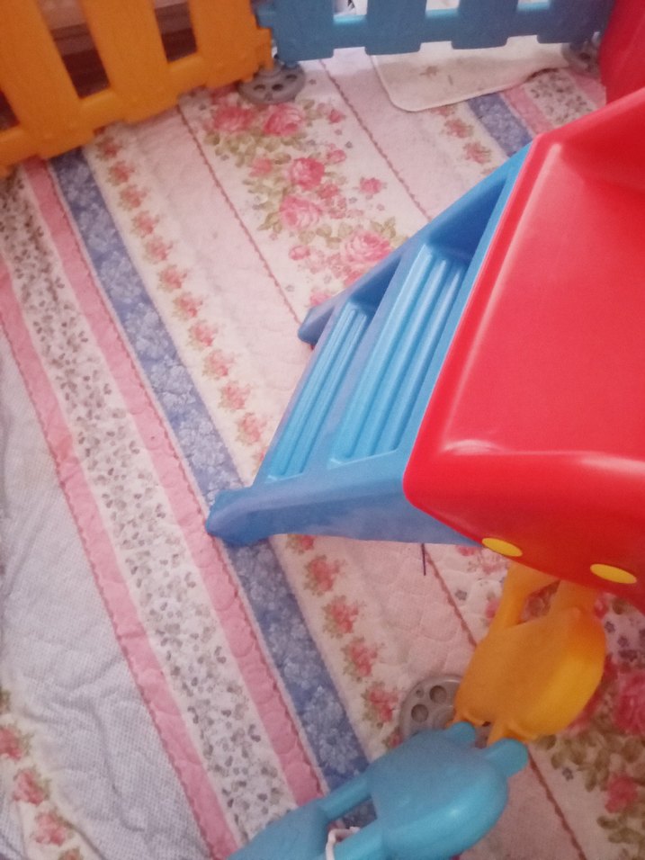 Renkli Çocuk Oyun Alanı ve Kırmızı Kaydırak - Görsel 2