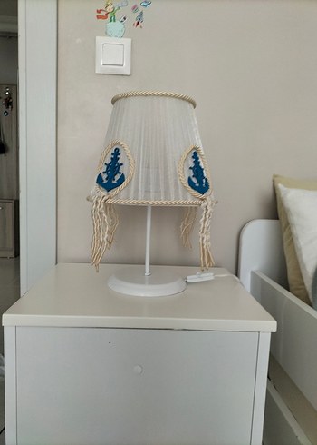 Mavi Çapa Detaylı Masa Lambası