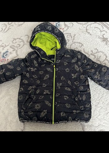 Kapüşonlu Erkek Çocuk Koyu Gri Desenli Mont