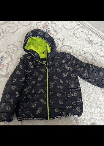 5 Yaş Beden Kapüşonlu Erkek Çocuk Koyu Gri Desenli Mont