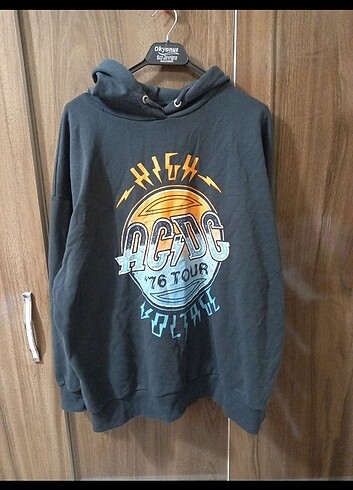AC/DC baskılı oversize sweatshirt 