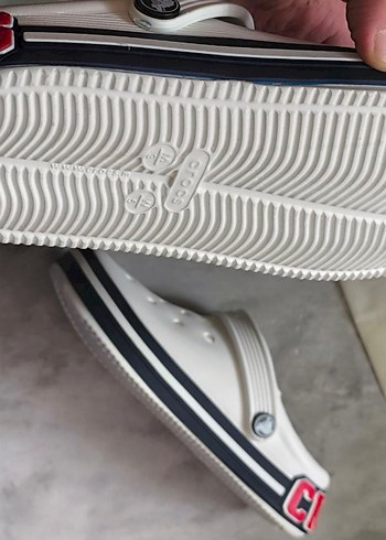 39 Beden beyaz Renk CROCS OFF COURT KADIN MODEL İTHAL ÜRÜN