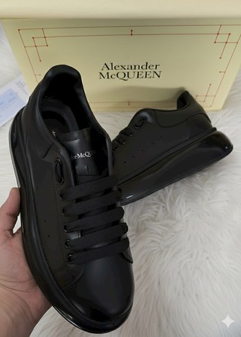 Alexander McQueen 40