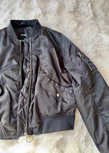 Pull and Bear Kadın Siyah Rahat Kesim Fermuarlı Ceket