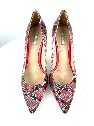 Guess Yılan Desenli Topuklu Ayakkabı