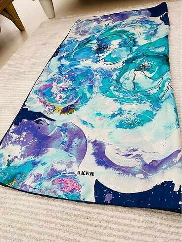 Aker eşarp