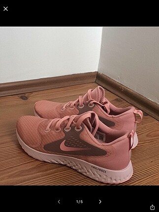 Pembe nike ayakkabi