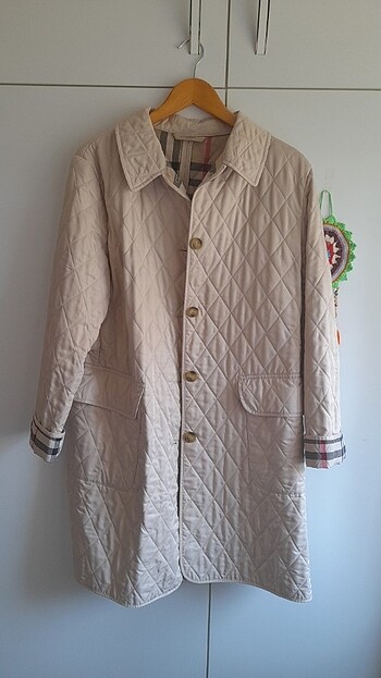 Burberry trenchcoat