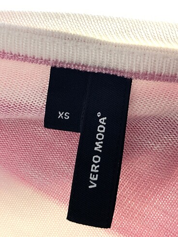 xs Beden çeşitli Renk Vero Moda T-shirt %70 İndirimli.