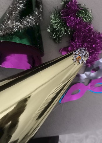 Renkli Yeni Yıl Şapkası ve Maskeleri - Görsel 2