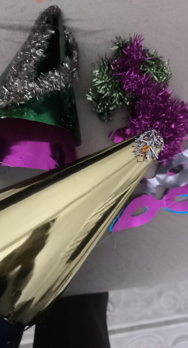 Renkli Yeni Yıl Şapkası ve Maskeleri - Görsel 2