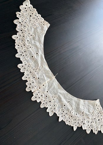 Zara Ekru Cicekli Vintage Dantel Yaka