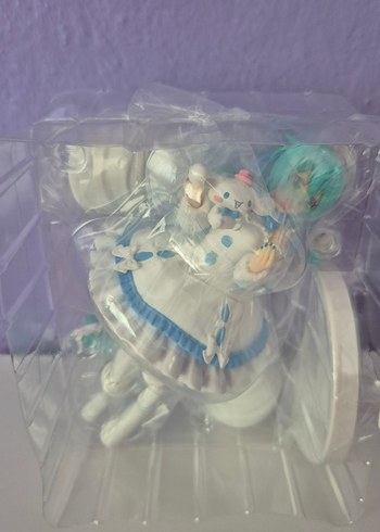  Beden Hatsune Miku x Cinnamoroll Figür