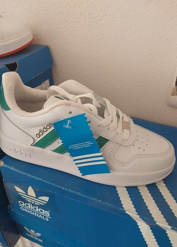 Adidas Beyaz Bağcıklı Kadın Spor Ayakkabı