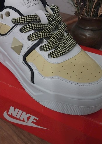 Beyaz Spor Ayakkabı - Görsel 4