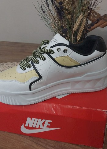 Beyaz Spor Ayakkabı - Görsel 2