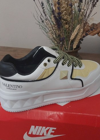 Beyaz Spor Ayakkabı - Görsel 2