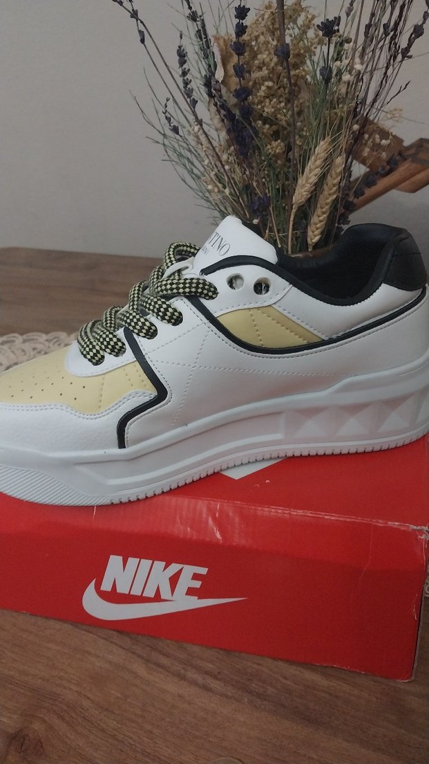 Beyaz Spor Ayakkabı - Görsel 3