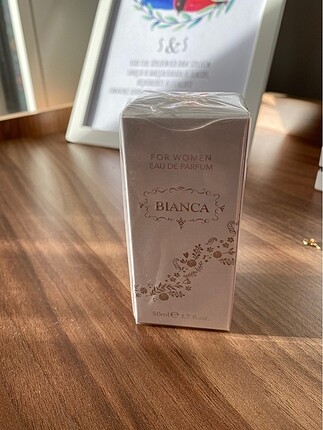 Farmasi bianca parfüm