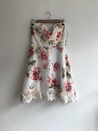 Çiçekli elbise 