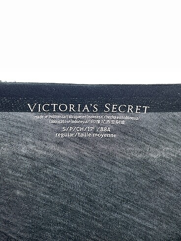 s Beden siyah Renk Victoria s Secret T-shirt %70 İndirimli.