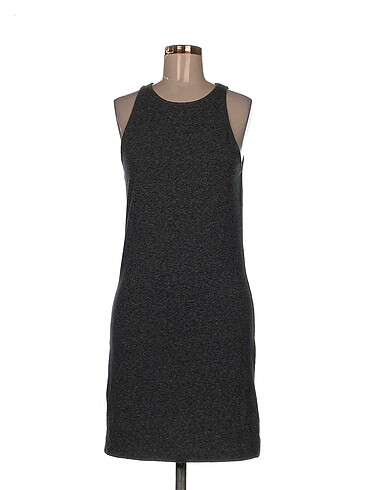 H&M Kısa Elbise %70 İndirimli.
