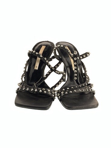 38 Beden Zara Stiletto %70 İndirimli.