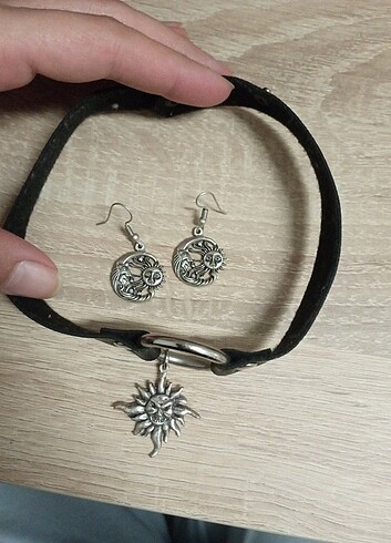 Chocker kolye ve küpe 
