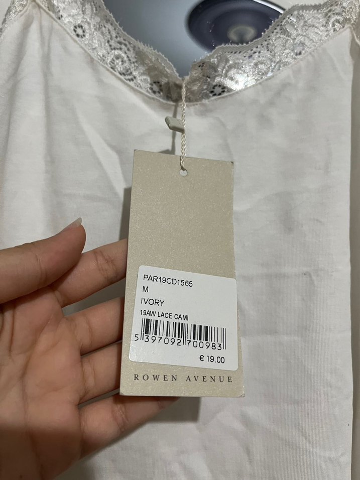 Rowen avenue kadın atlet - Görsel 4