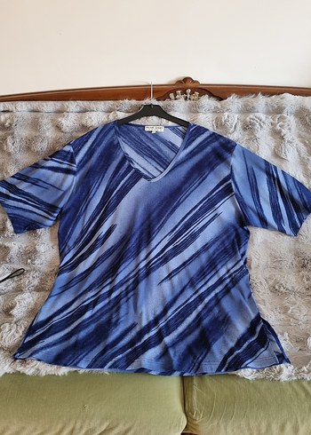 Mavi Batik Desenli V Yaka Kadın Tişört