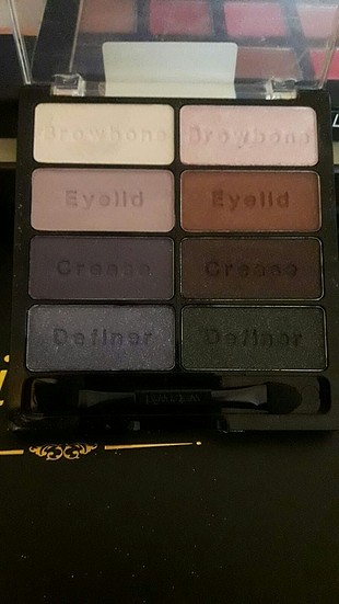 Sıfır ayarında Wet n Wild far paleti.. 