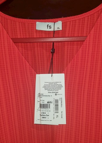 52 Beden Faik Sönmez V yaka dökümlü Bluz..50-52 xl