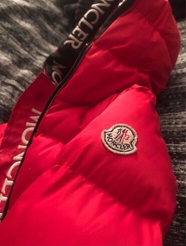 10 Yaş Beden kırmızı Renk Moncler mont
