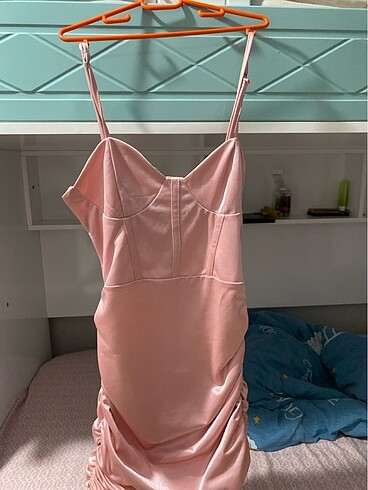 Pembe parti elbisesi