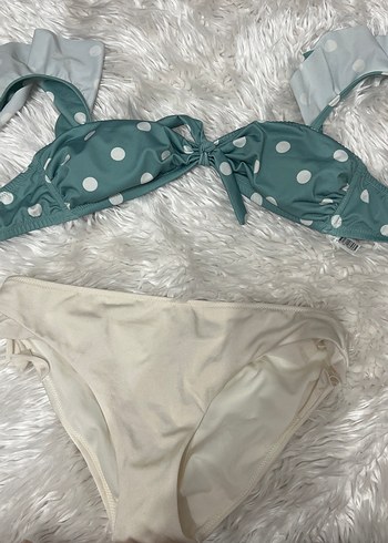 Puantiye Desenli Bağcıklı Bikini Üstü ve Beyaz Alt