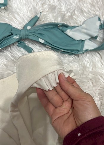 Puantiye Desenli Bağcıklı Bikini Üstü ve Beyaz Alt - Görsel 5