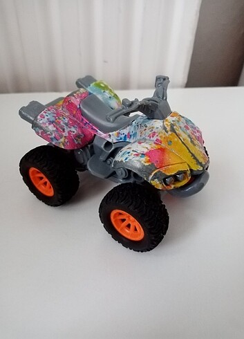Renkli metal atv motor oyuncak yeni gibi. 