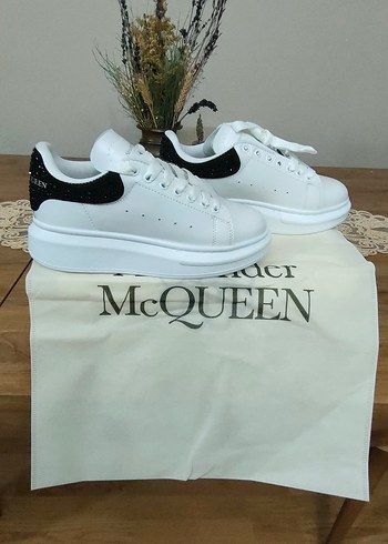 Alexander McQueen 37