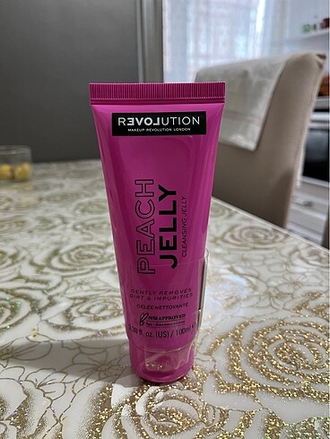 Revolution yüz temizleme jeli