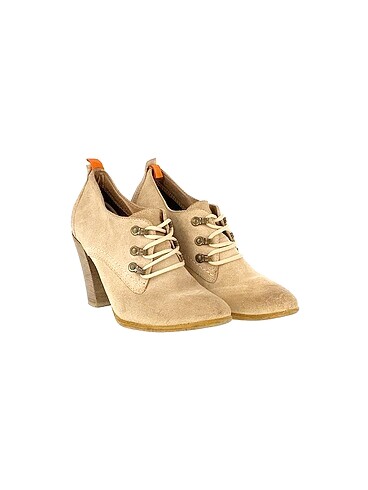 Vintage Love PreLoved Bot %70 İndirimli.