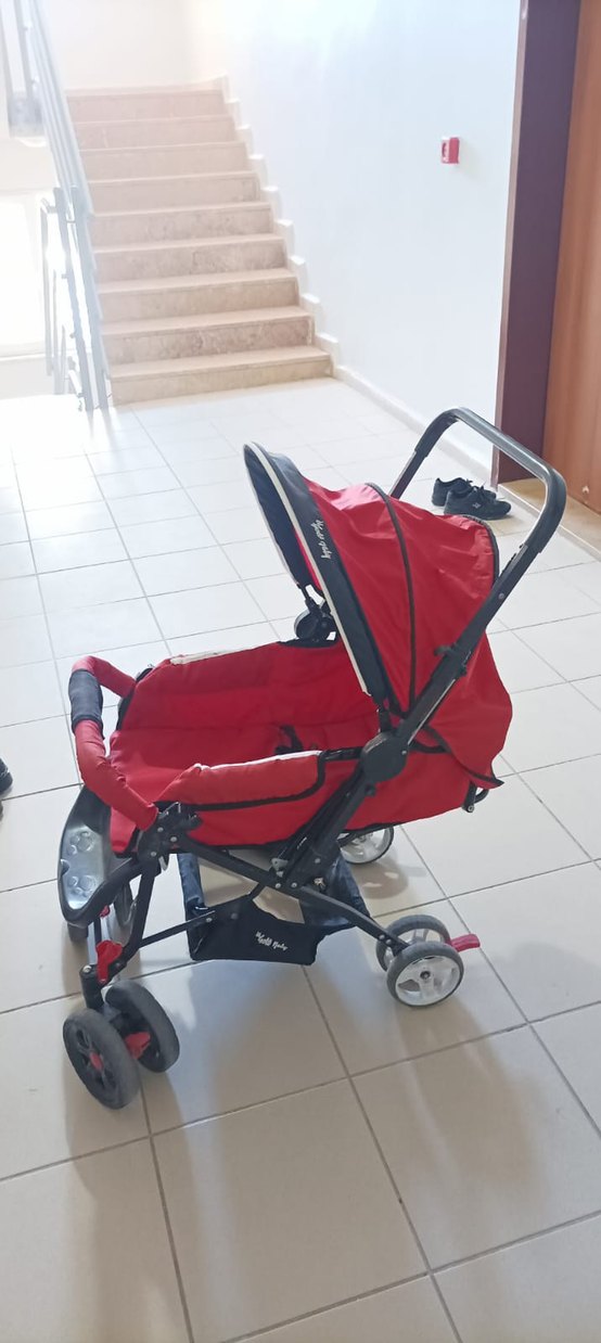 Kırmızı Bebek Arabası - Görsel 5