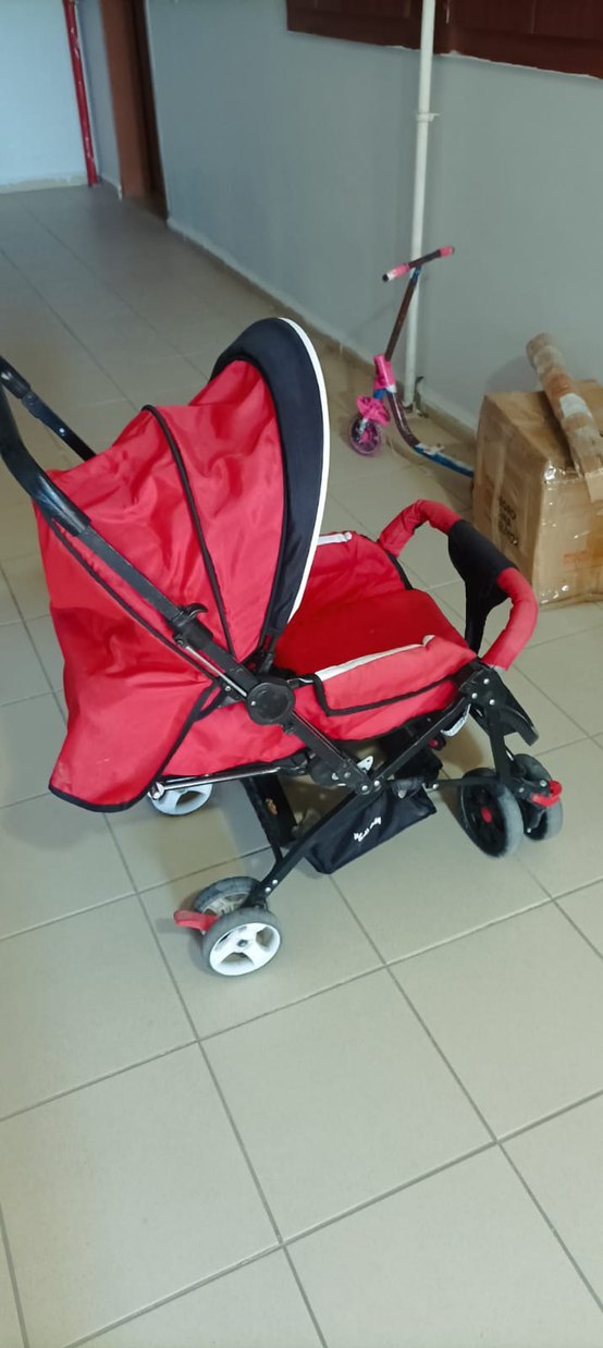 Kırmızı Bebek Arabası - Görsel 4