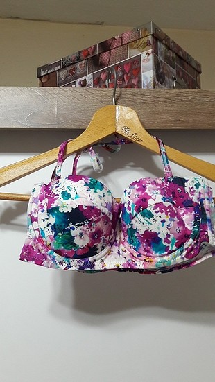Asos cicekli desenli pembeli beyaz bikini ustu 80b