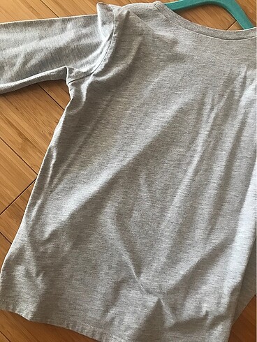 8 Yaş Beden Guess unisex uzun kol tişört