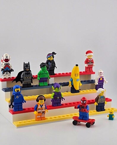 Lego figür standı