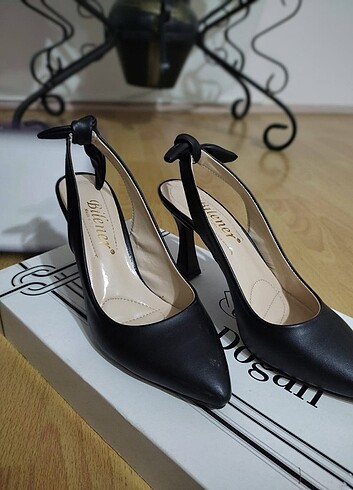 siyah kadın stiletto
