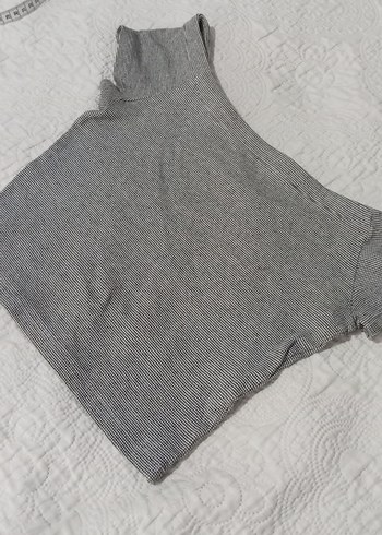 Gri Kısa Kollu Keten Crop Top