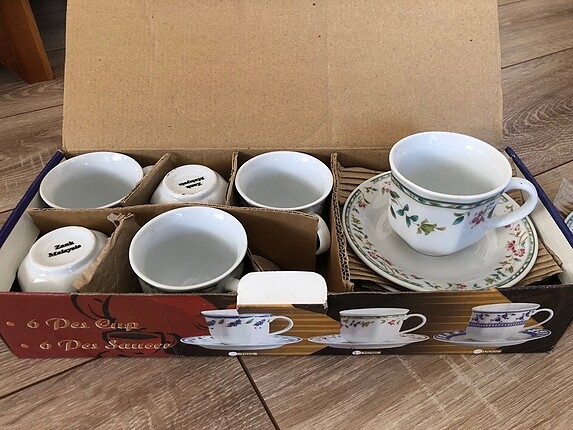 6 lı nescafe fincan takımı kutusunda