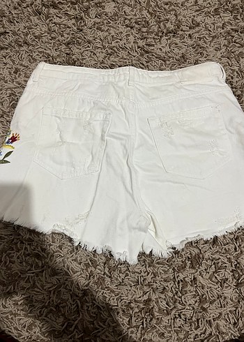Nakışlı Beyaz Bohem Kadın Mini Kot Şort - Görsel 5