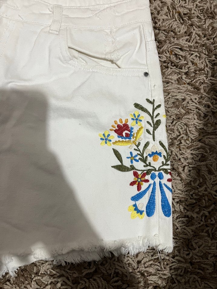 Nakışlı Beyaz Bohem Kadın Mini Kot Şort - Görsel 3